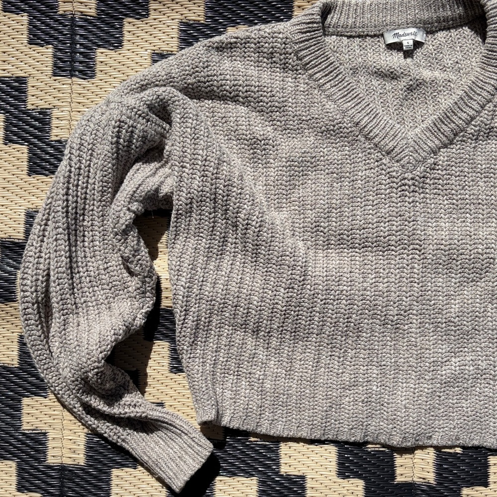 Madewell Heather Gray V-Neck Cropped Puff Sleeve Sweater